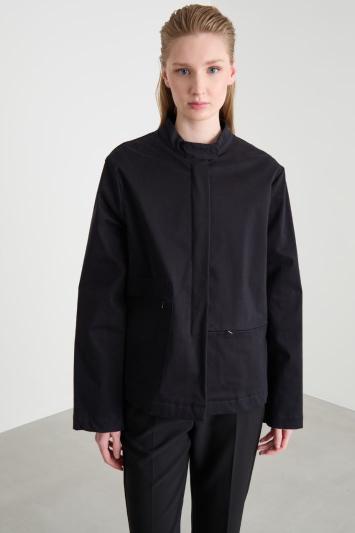 Jacket with asymmetrical pockets Intrend - 2