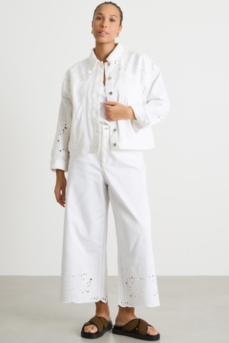 Boxy jacket with Broderie Anglaise Intrend