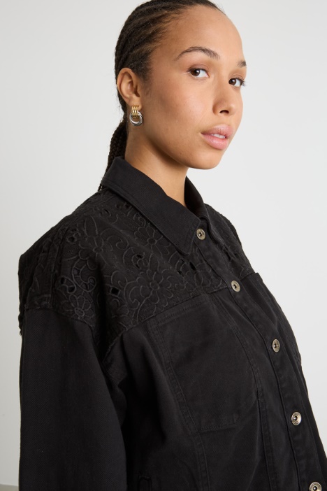 Giacca boxy con ricami sangallo