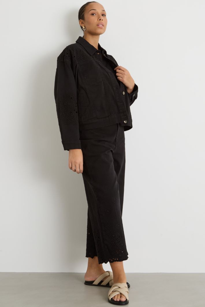 Boxy jacket with Broderie Anglaise Intrend