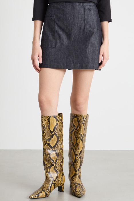 Minigonna con tasche asimmetriche