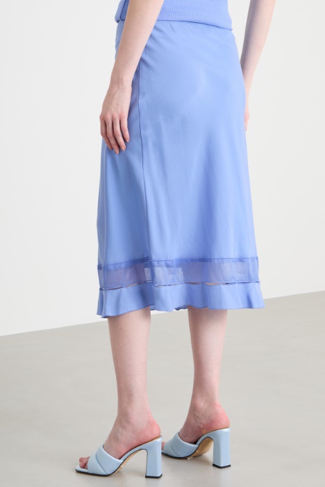 Falda con volante de godet