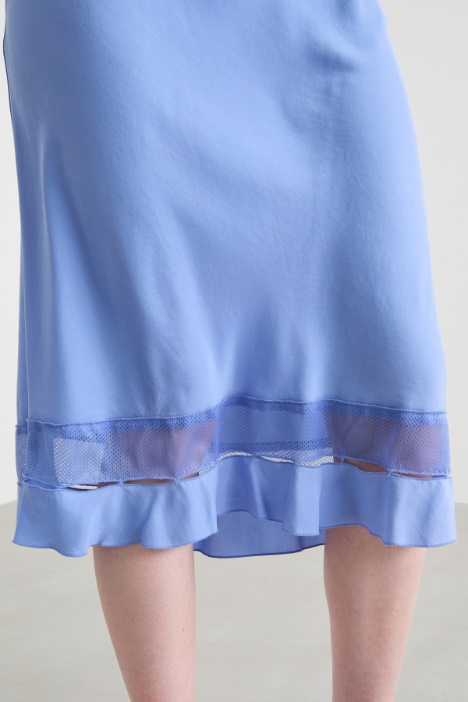 Falda con volante de godet