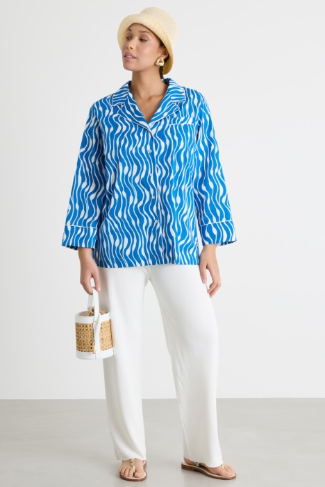 Camisa amplia de popelina estampada Intrend