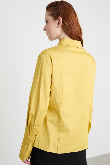 Camicia dritta con polsini alti