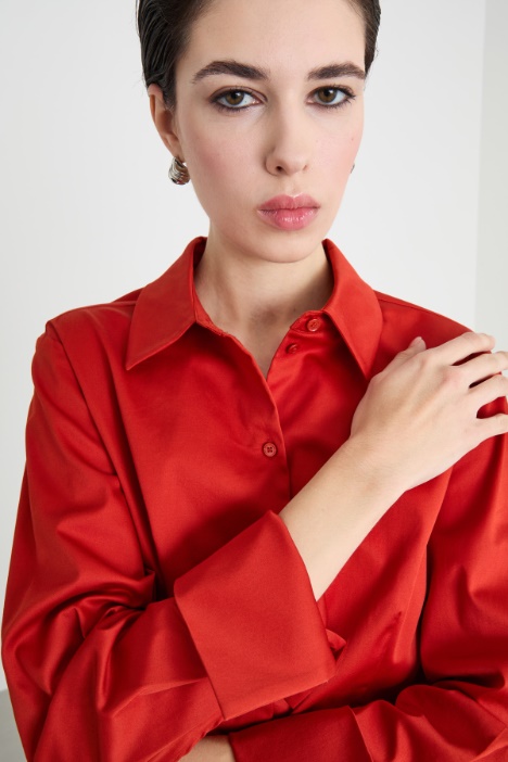 Camicia dritta con polsini alti