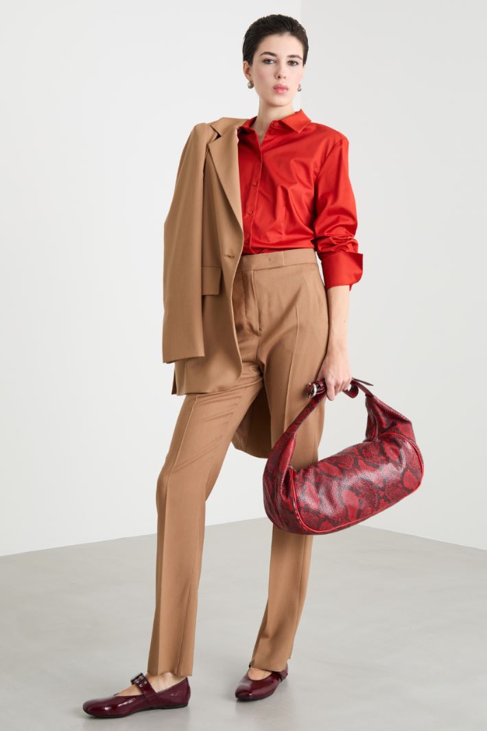 Straight-cut shirt with deep cuffs Intrend