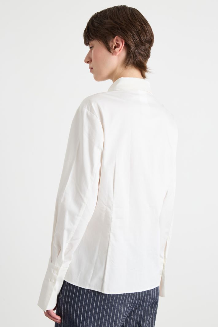 Straight-cut shirt with deep cuffs Intrend - 4