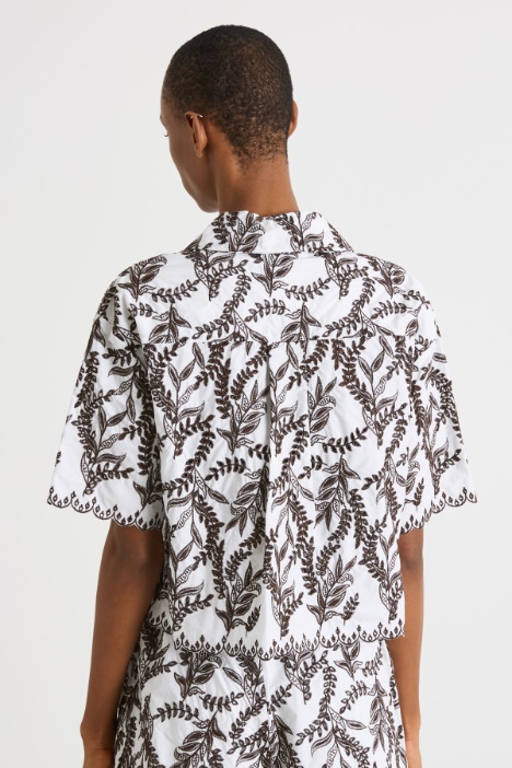 Camisa de popelina bordada