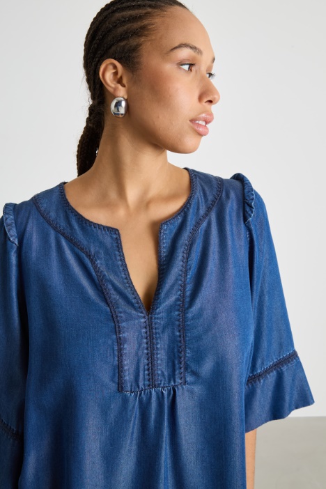 Blusa in jeans con ricamo crochet