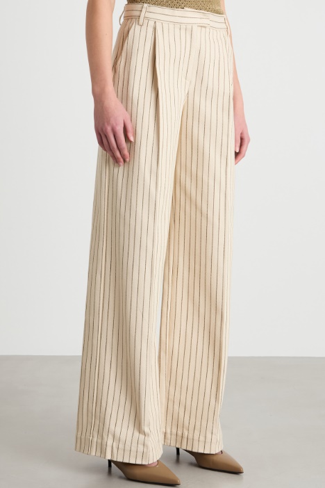 Pantalone gessato ampio