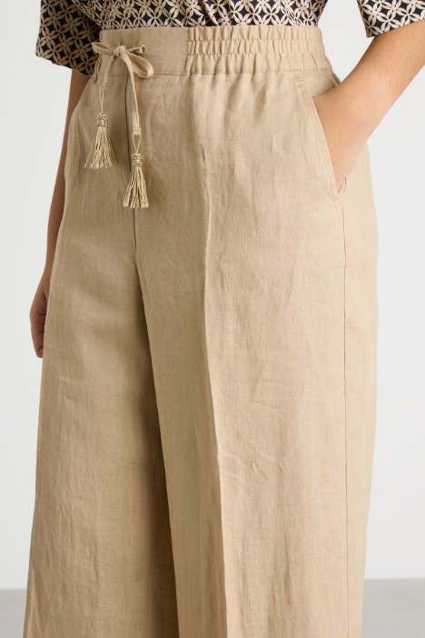 Pantalone ampio con coulisse e nappe