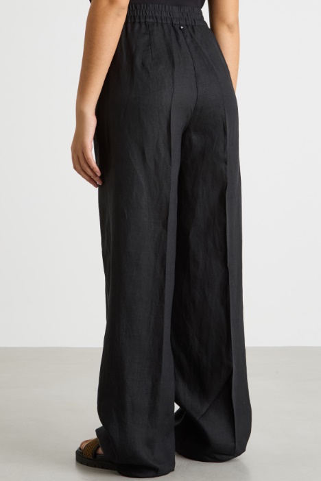 Pantalone ampio con coulisse e nappe