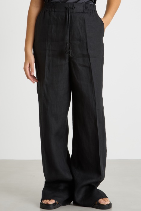 Pantalone ampio con coulisse e nappe