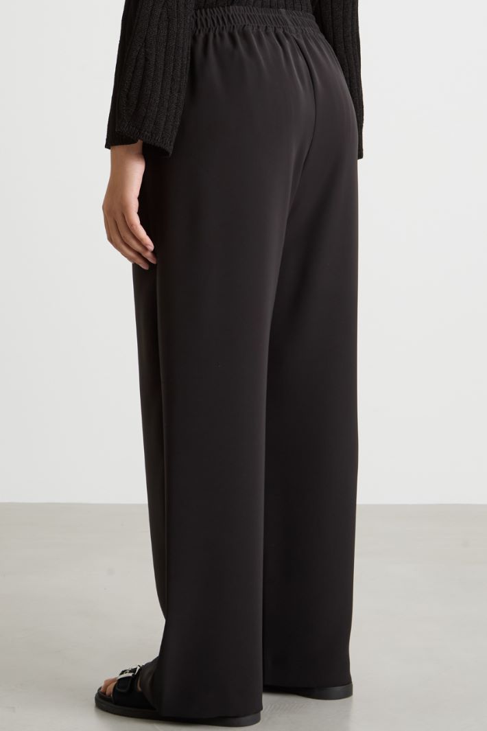 Wide-leg trousers with an elasticated waist Intrend - 4