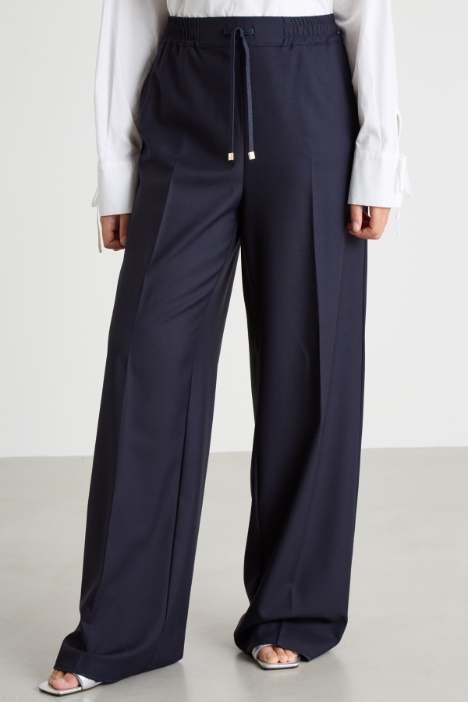 Pantalón amplio con cordón ajustable