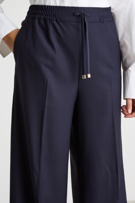 Pantalón amplio con cordón ajustable
