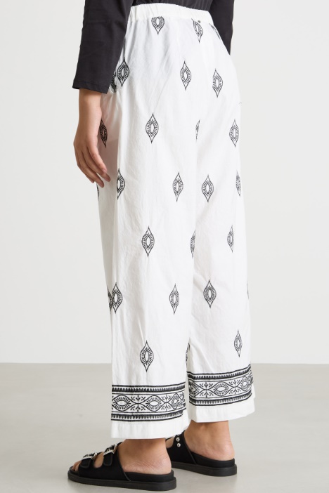 Pantalone crop ricamato