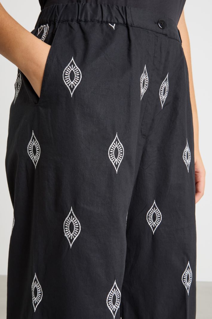 Embroidered cropped trousers Intrend - 3