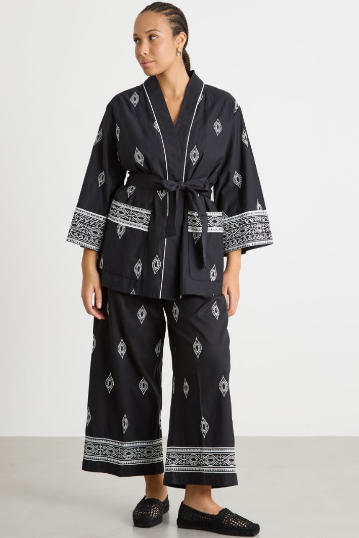 Embroidered cropped trousers Intrend