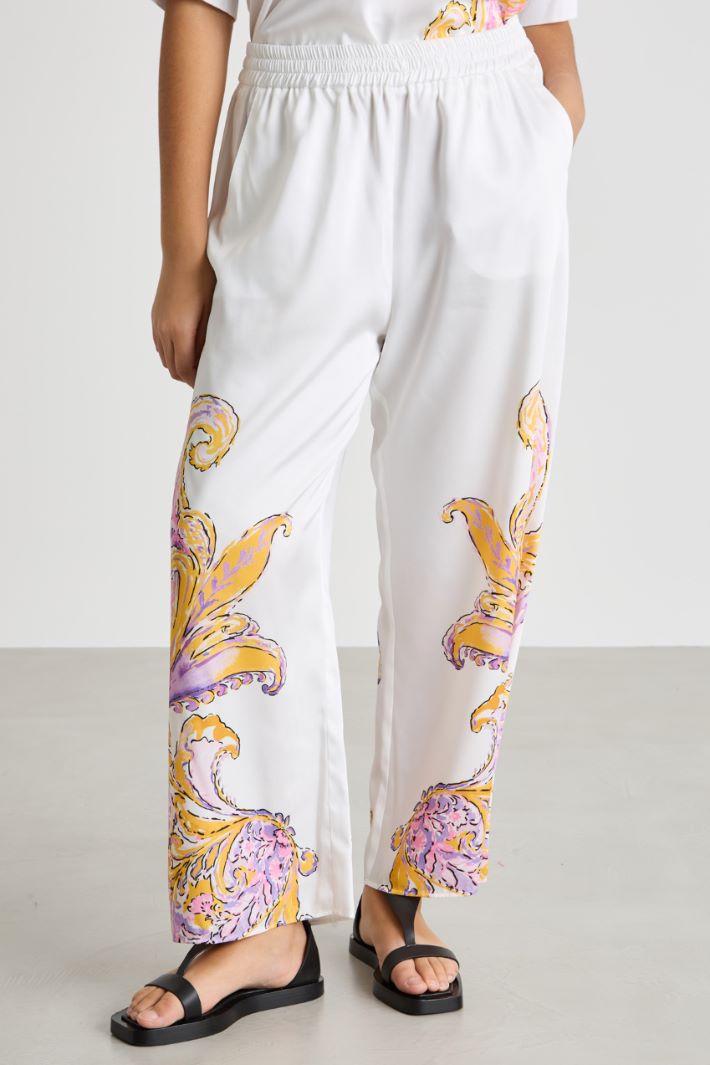 Cropped trousers in printed twill Intrend - 2
