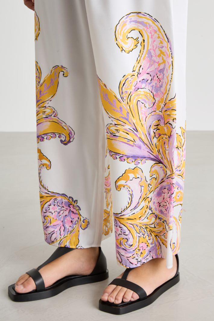 Cropped trousers in printed twill Intrend - 3