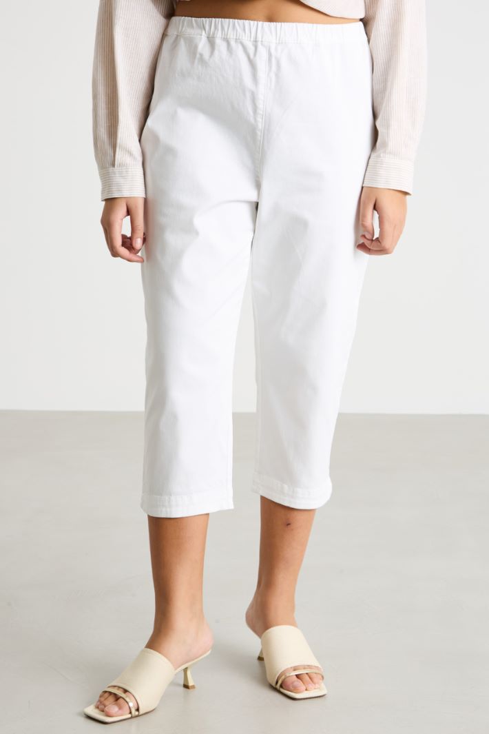 Cropped slit-hem trousers Intrend - 2