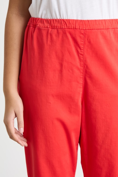 Pantalón crop con aberturas