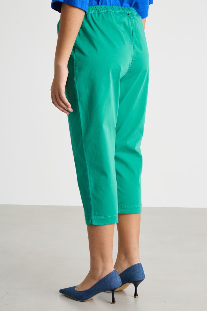 Cropped slit-hem trousers Intrend - 4