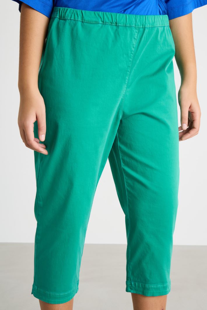 Cropped slit-hem trousers Intrend - 3