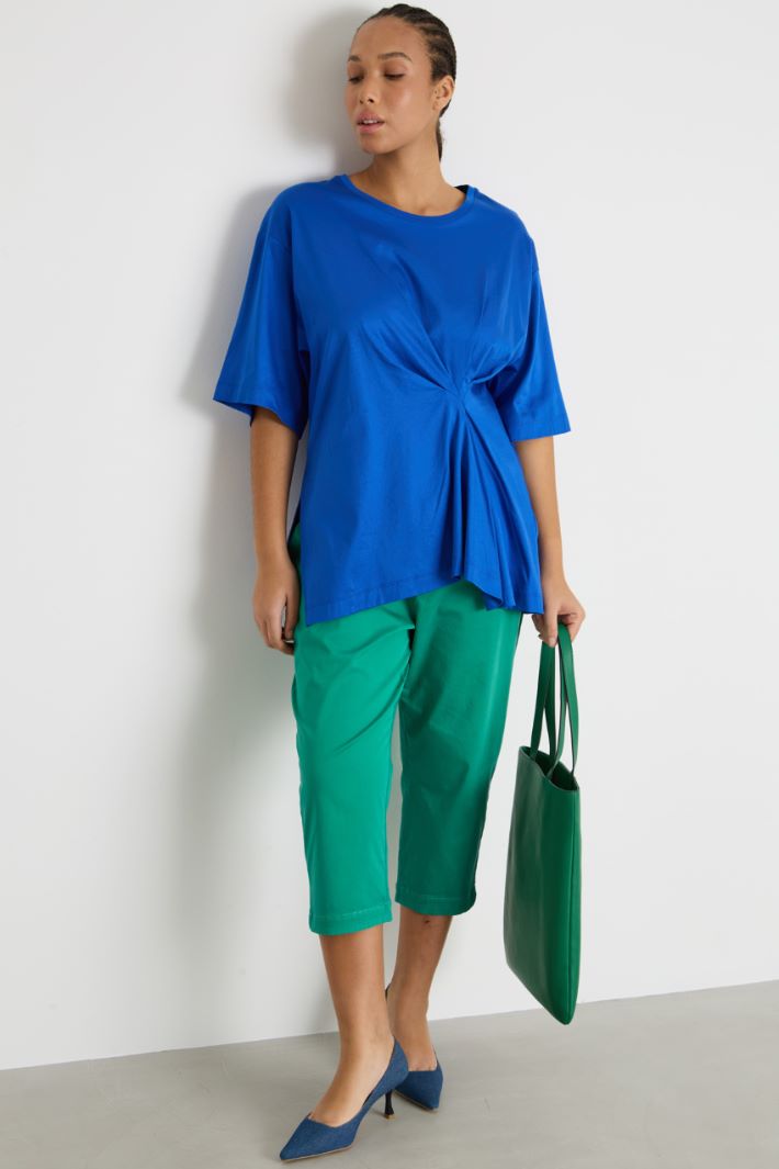 Cropped slit-hem trousers Intrend