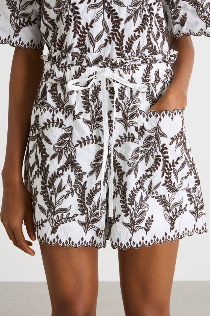Embroidered poplin shorts Intrend - 3