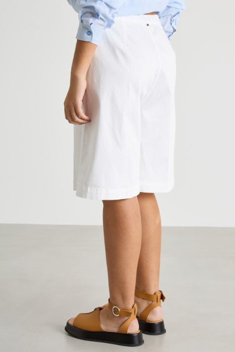 Bermuda in raso con tasche
