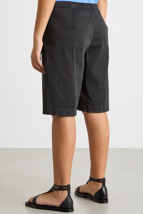 Bermuda in raso con tasche