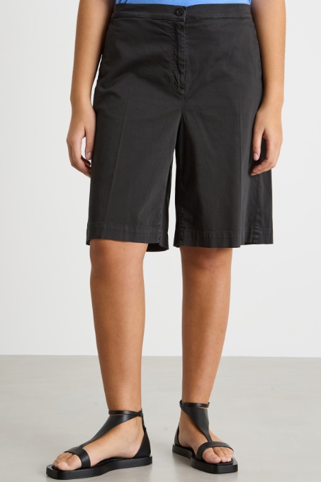 Bermuda in raso con tasche