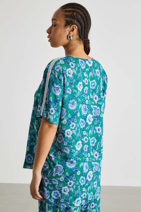 Blusa con passamaneria crochet