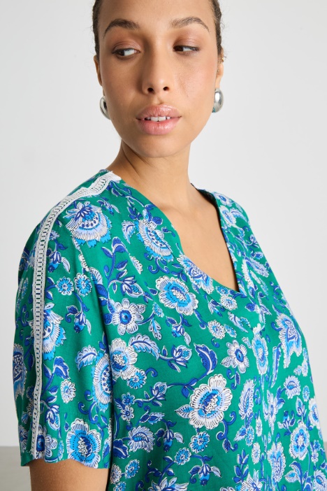 Blusa con passamaneria crochet