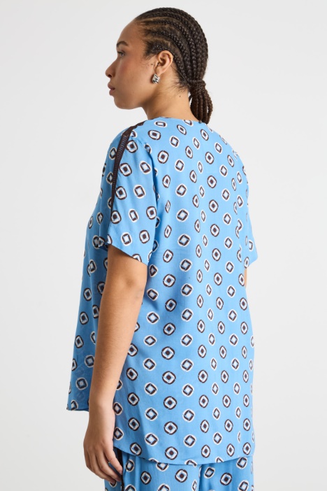 Blusa con passamaneria crochet