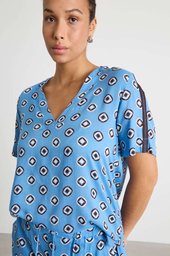 Crochet-trim blouse Intrend - 2