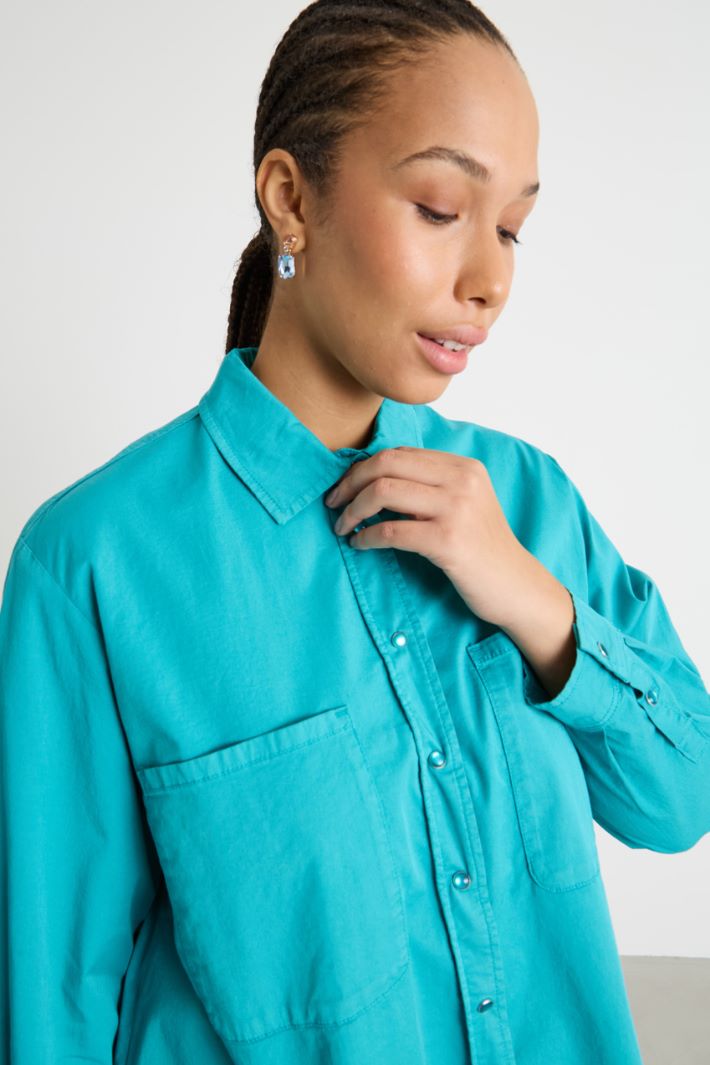 Blusa de gabardina con bolsillos Intrend - 3