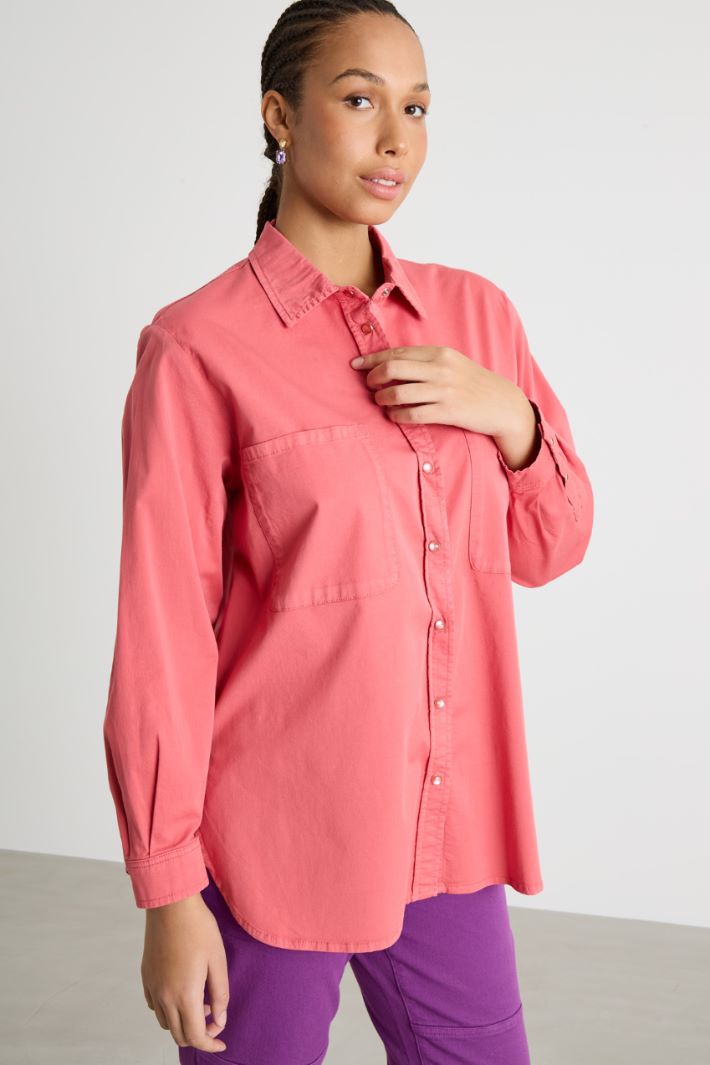 Blusa de gabardina con bolsillos Intrend - 2
