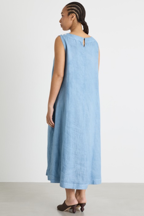 Abito ampio con bottoni laterali