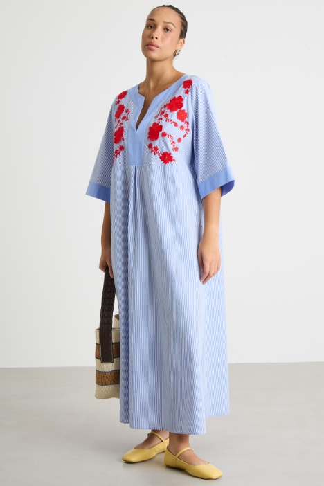 Long floral-embroidered poplin dress Intrend