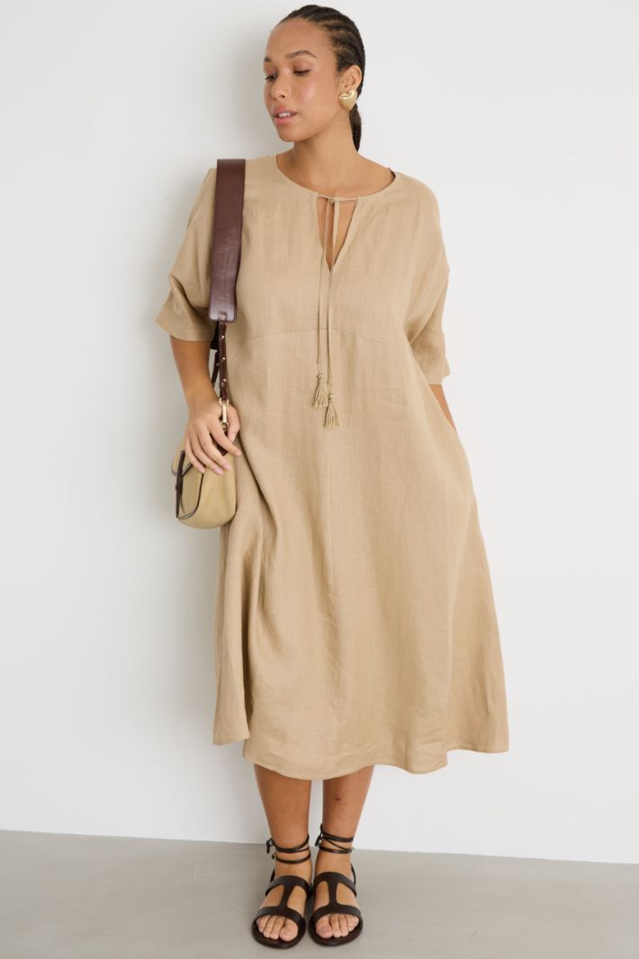 Loose-fitting dress with ties Intrend