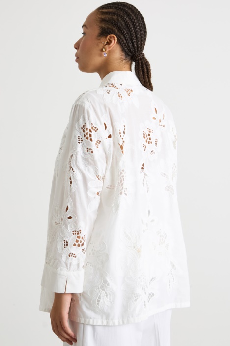 Blusa de muselina bordada