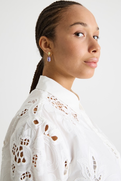 Blusa de muselina bordada