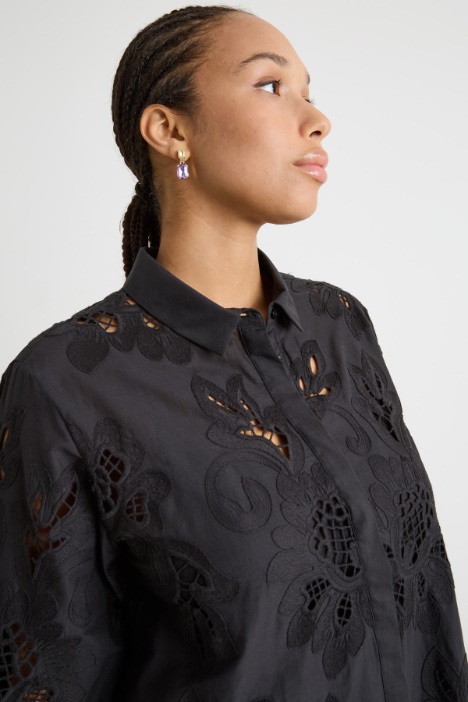 Blusa de muselina bordada