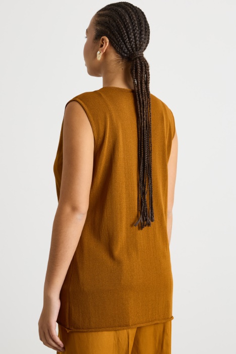 Top smanicato in maglia