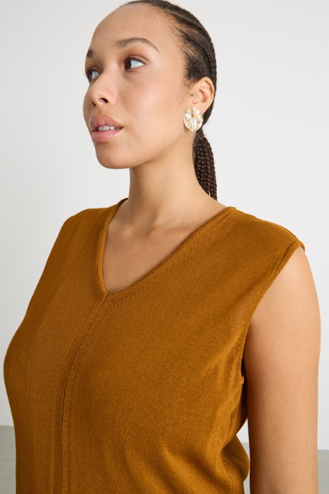 Top smanicato in maglia