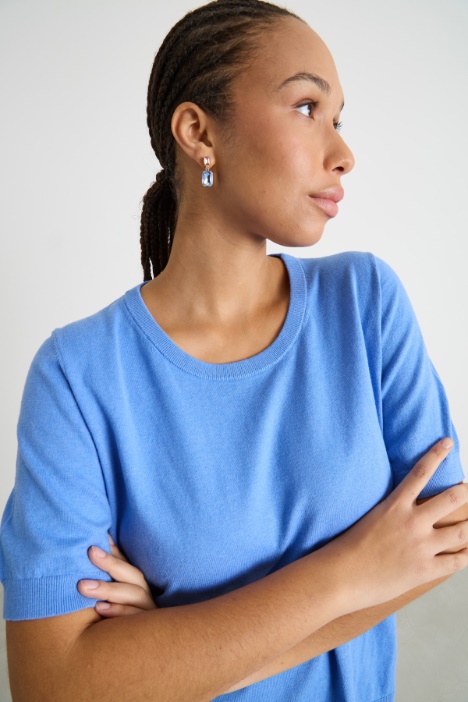 Maglia aderente con maniche corte